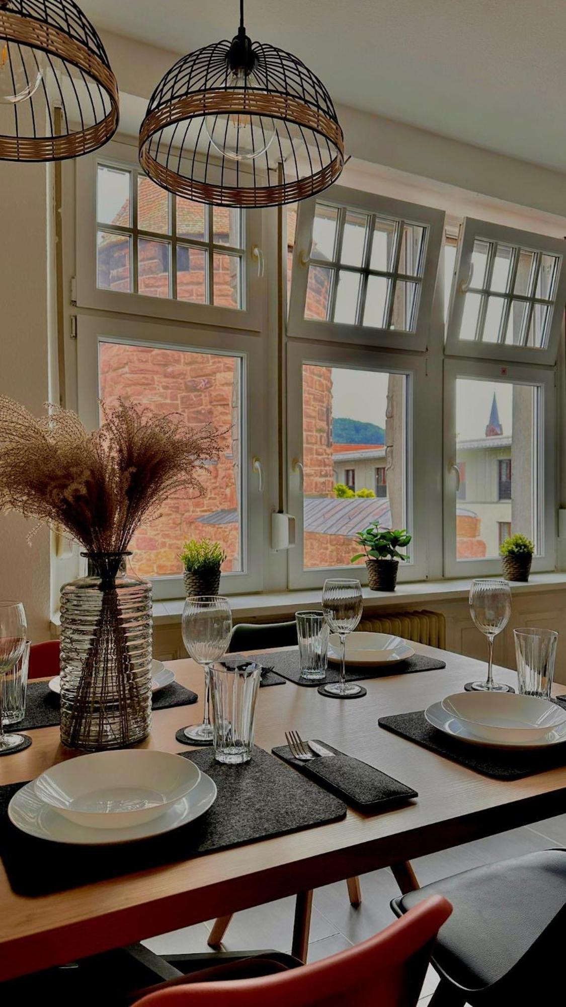 Amao-brown I Exklusives City-apartment I 85qm I Privatparkplatz & Komfort I King-size Bed * Lahr (Baden-Wurttemberg)