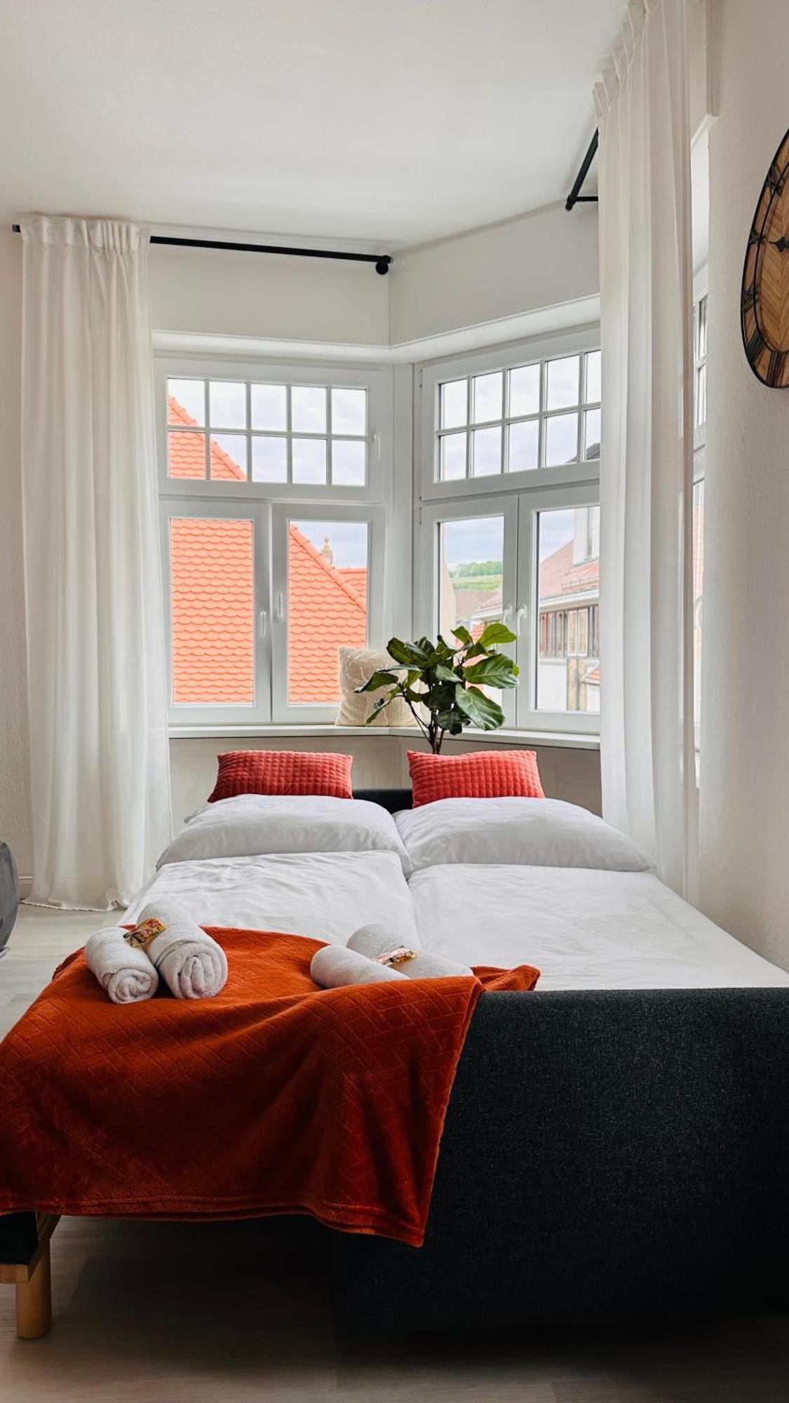 Amao-brown I Exklusives City-apartment I 85qm I Privatparkplatz & Komfort I King-size Bed