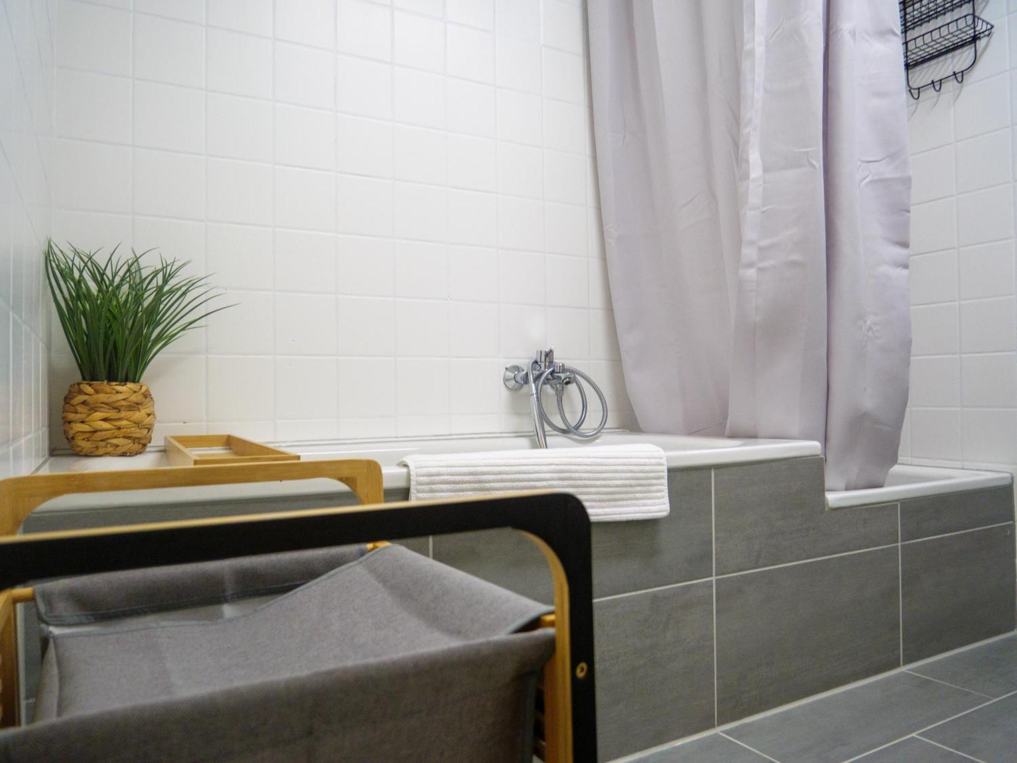 Apartment Amao-brown I Exklusives City-apartment I 85qm I Privatparkplatz & Komfort I King-size Bed