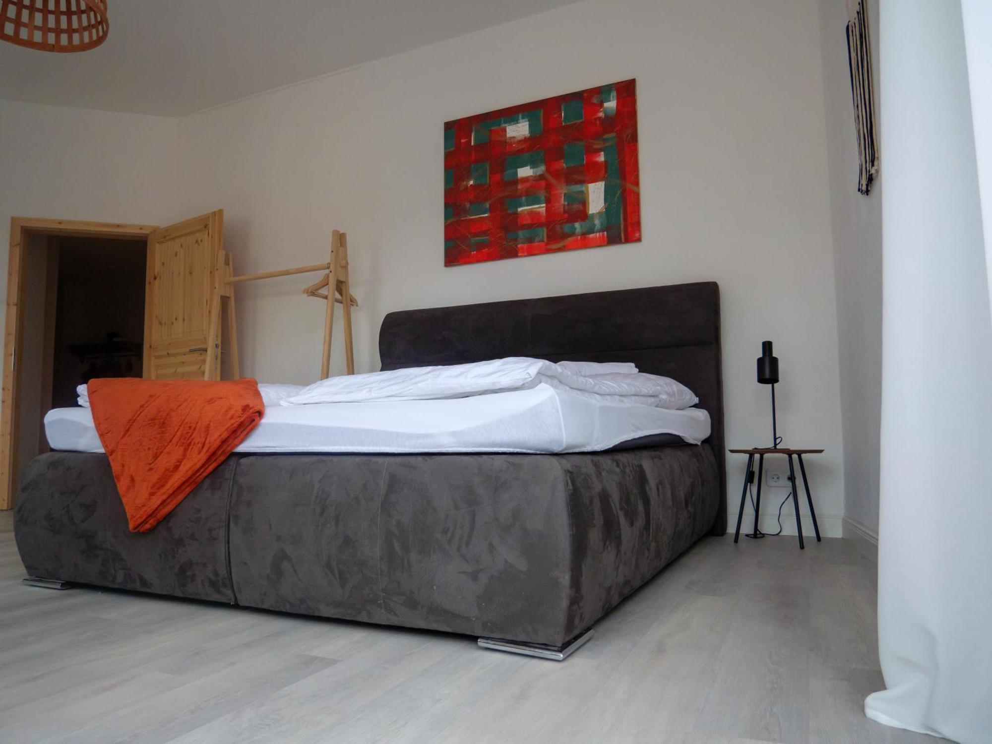 Amao-brown I Exklusives City-apartment I 85qm I Privatparkplatz & Komfort I King-size Bed Lahr (Baden-Wurttemberg)